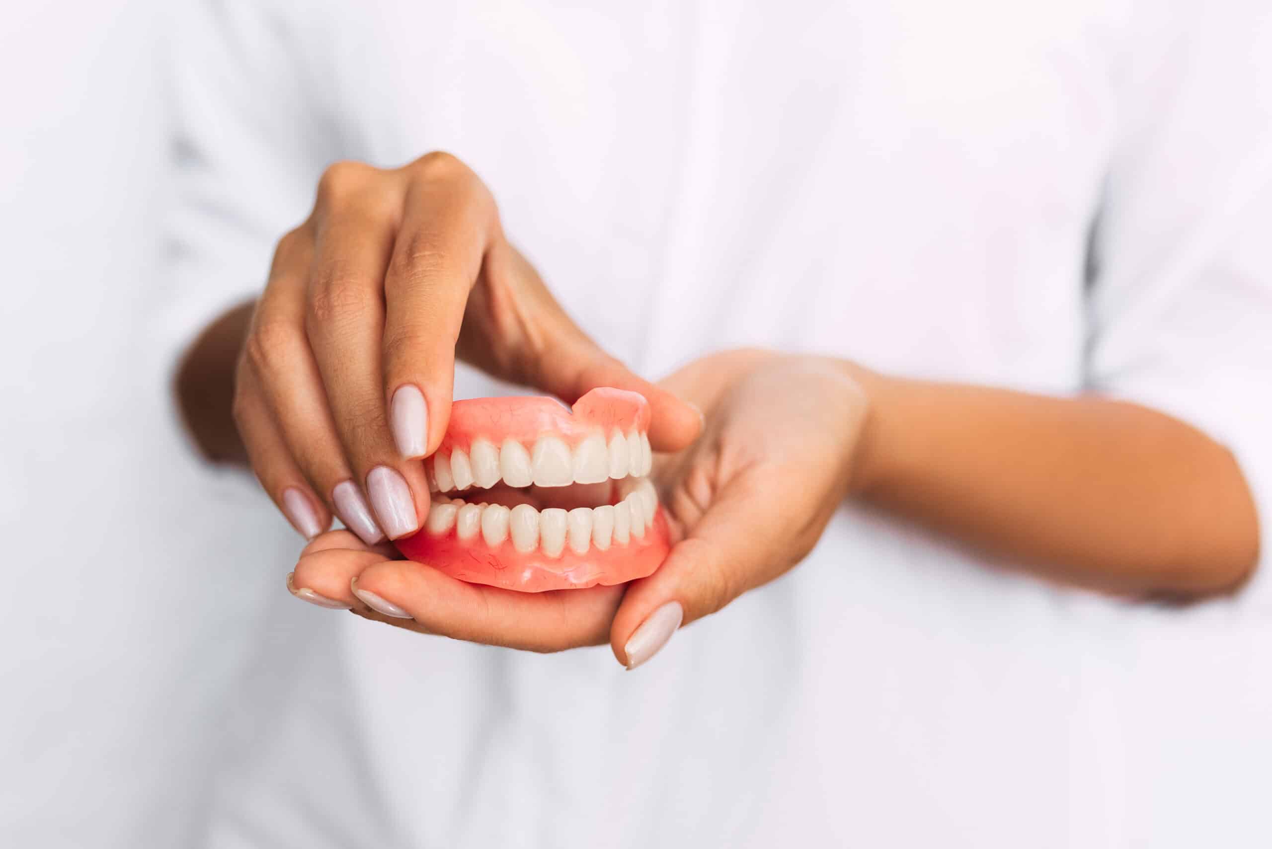 Natural-looking dentures